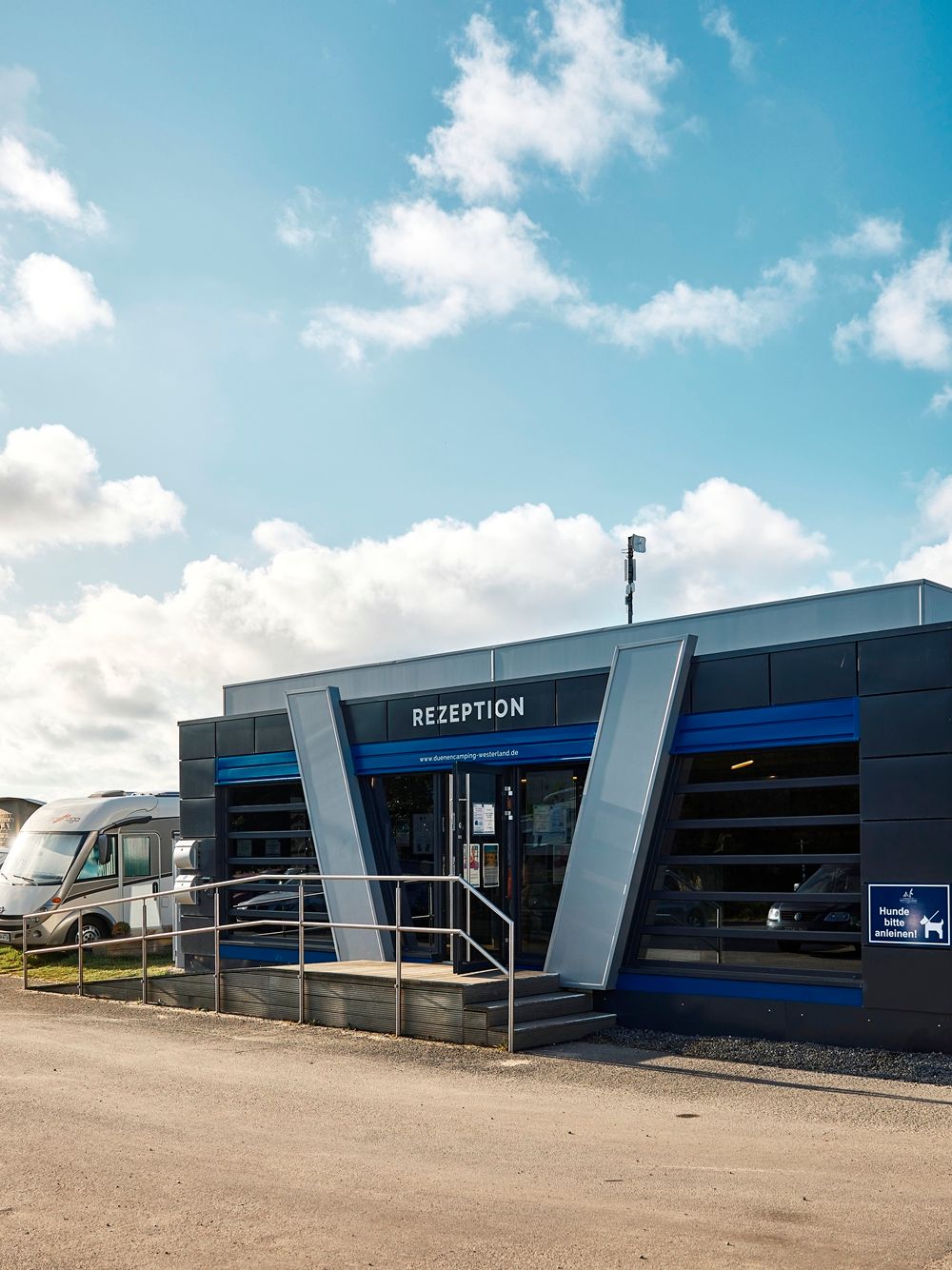 Außenansicht der Rezeption des Campingplatz Westerland auf Sylt