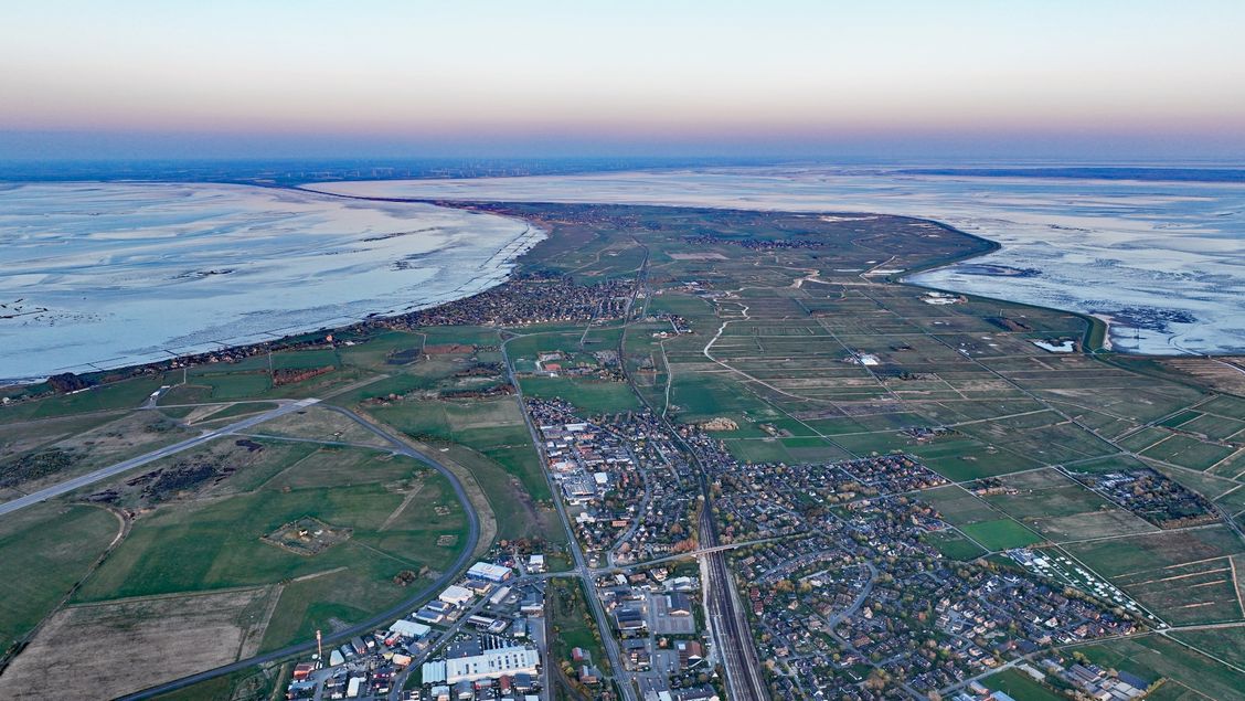 Luftaufnahme der Insel Sylt von Westerland Richtung Bahndamm