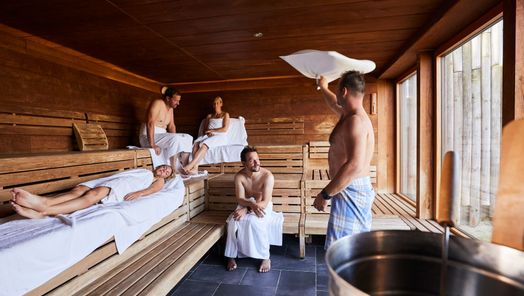 Aufguss in der Blockhaussauna in der Sylter Welle