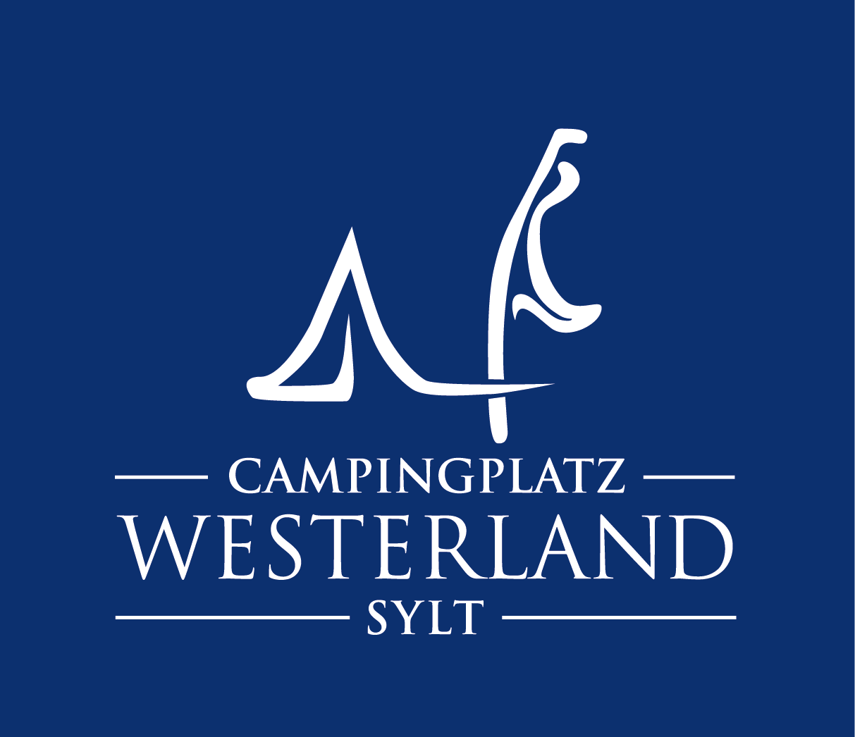Das Logo des Campingplatzes Westerland zeigt auf blauem Hintergrund in Weiß ein stilisiertes Zelt sowie die Umrissform der Insel Sylt. Darunter steht in Großbuchstaben "Campingplatz Westerland Sylt".