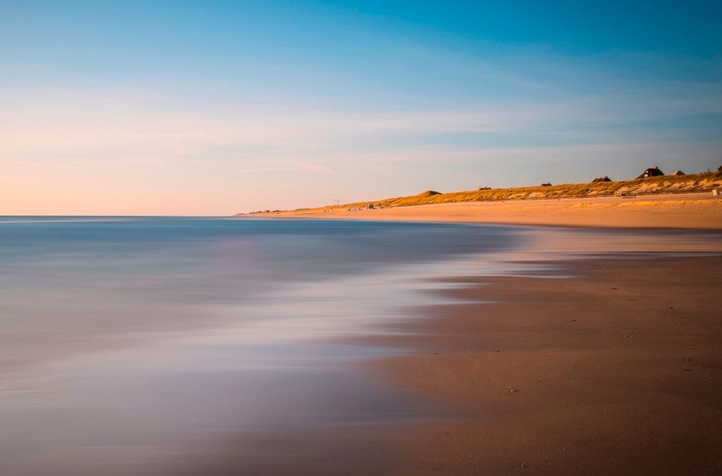 Kurzurlaub auf Sylt - Blick auf Sylts Küste mit Nordsee
