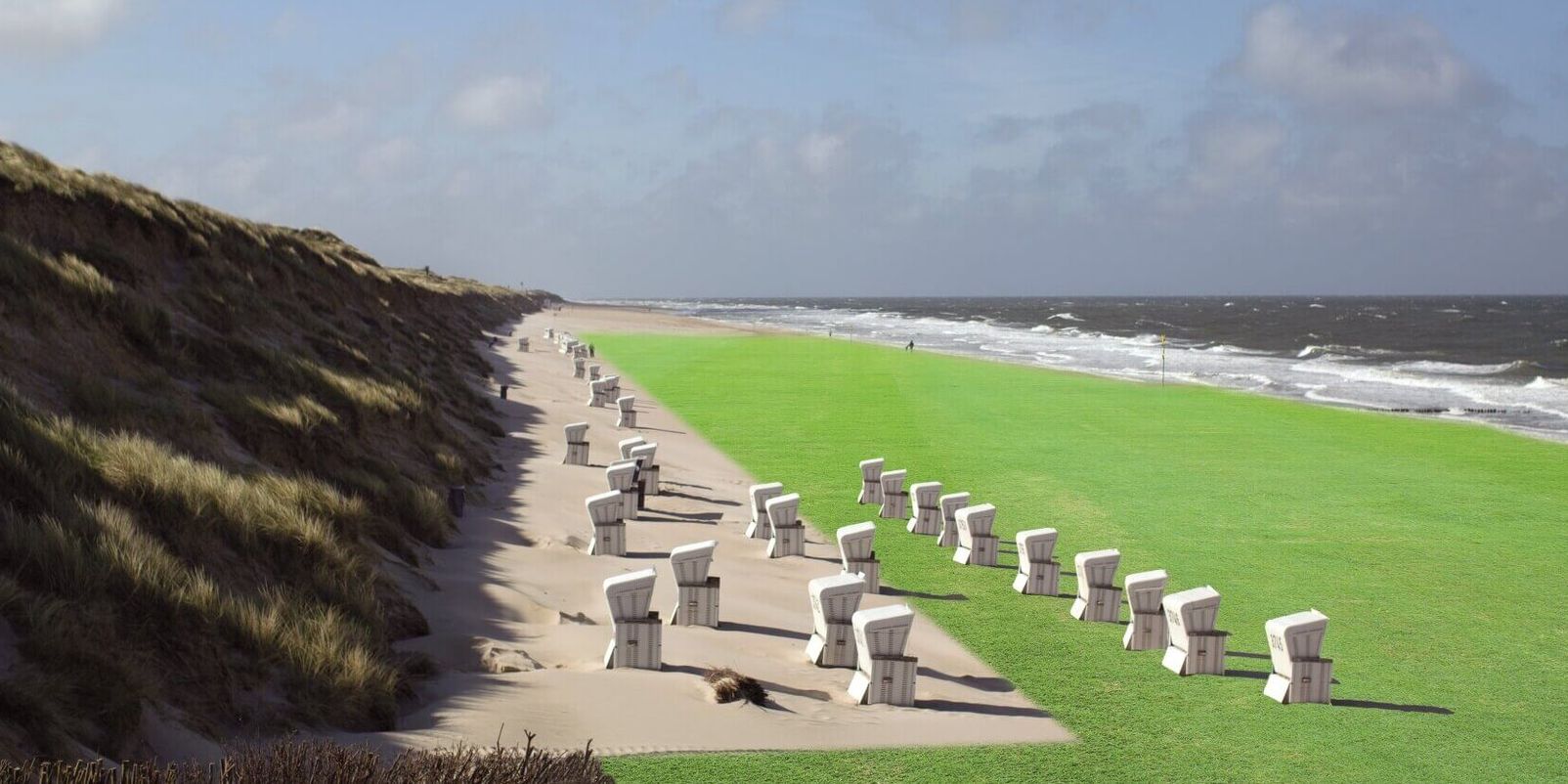 Sylt verlegt Rollrasen am Strand