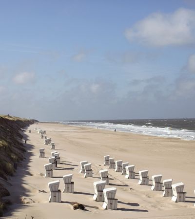 Strand mit Strandkörben in Westerland auf Sylt