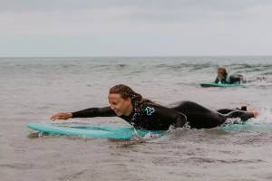 Wellenreiten beim Surfhouse Sylt