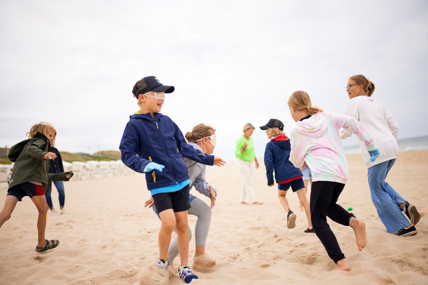 Kinder bei den Spielen für eine plastikfreie Küste mit der Villa Kunterbunt in Westerland auf Sylt