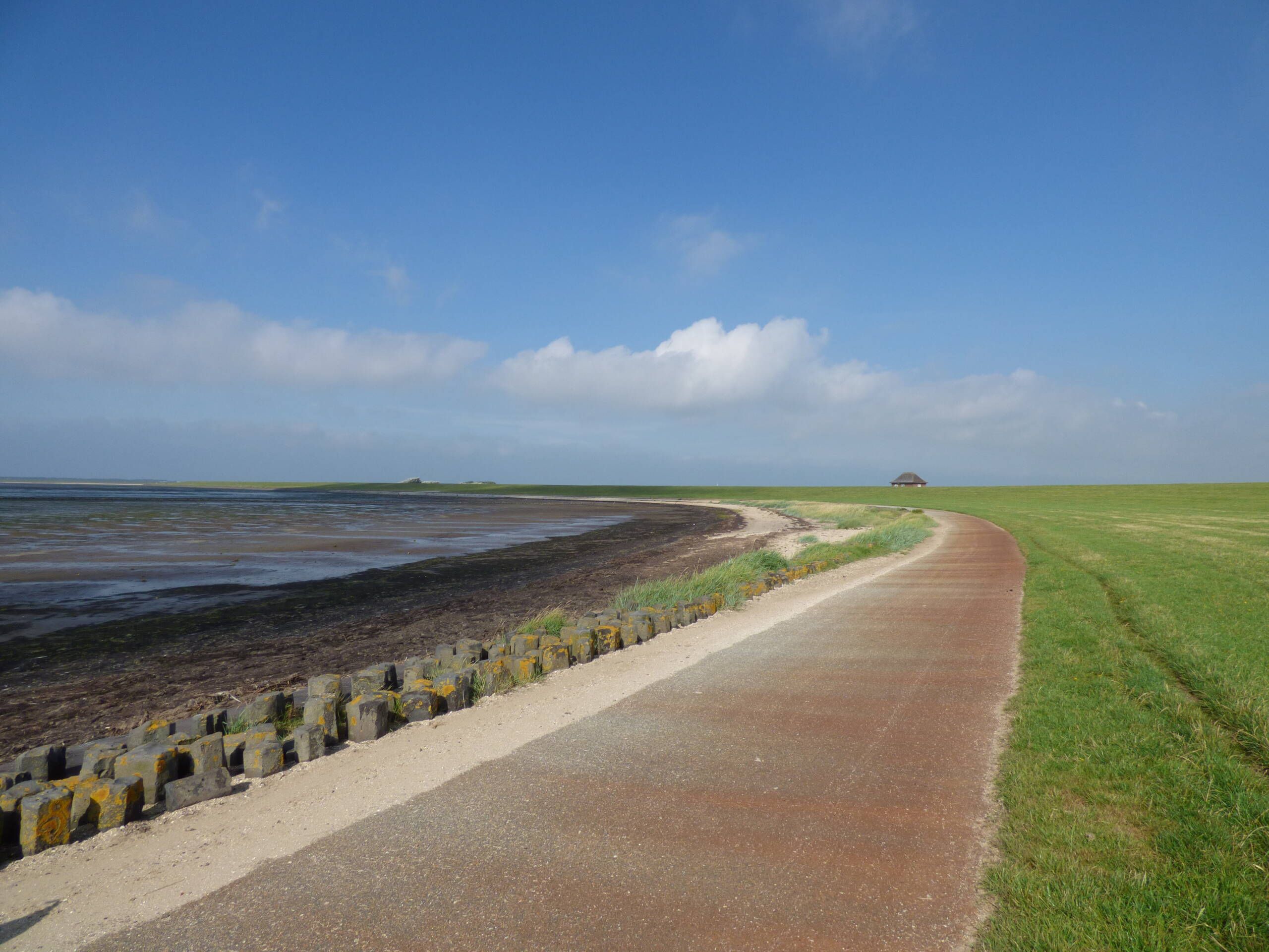 Deichweg am Rantumbecken auf Sylt