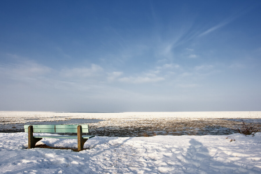 Das Licht, die Atmosphäre – Sylt im Winter, hier der Blick vom Kliff auf das vereiste Wattenmeer bei Keitum, hat einen ganz besonderen Zauber. Foto: Beate Zöllner