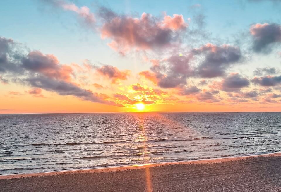 Sylter Sonnenuntergang um am Tag des Surfens die Sonne zu verabschieden