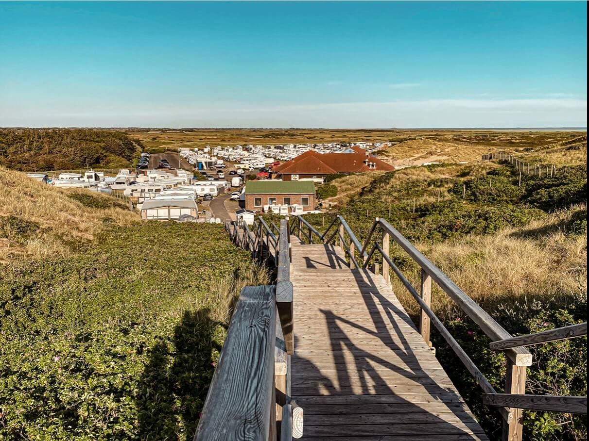 Blick vom Strandübergang auf den Campingplatz Westerland