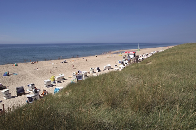 Strand Rantum mit Rettungsschwimmerhaus