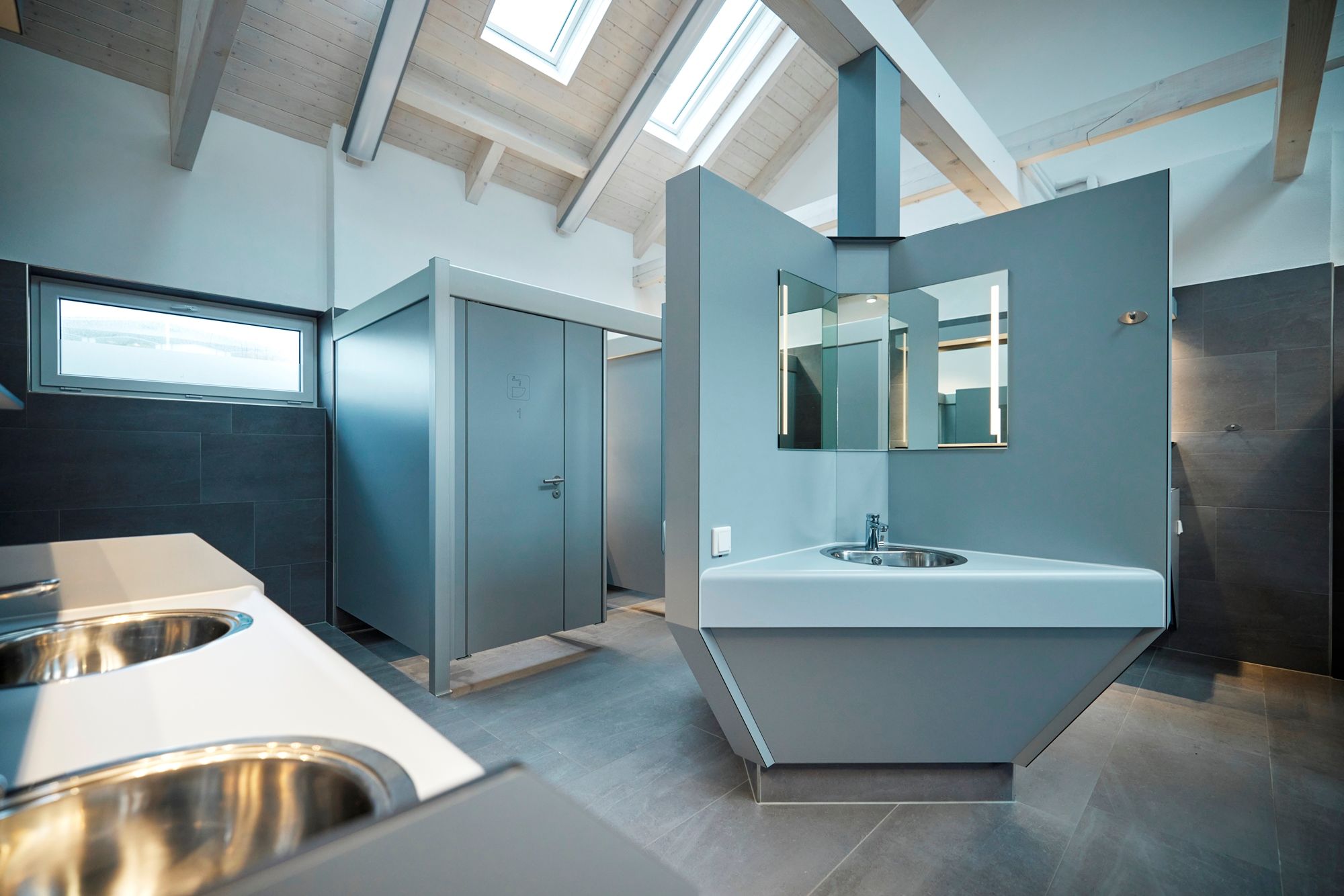 Innenaufnahme des Sanitärgebäudes Nord auf dem Campingplatz Westerland