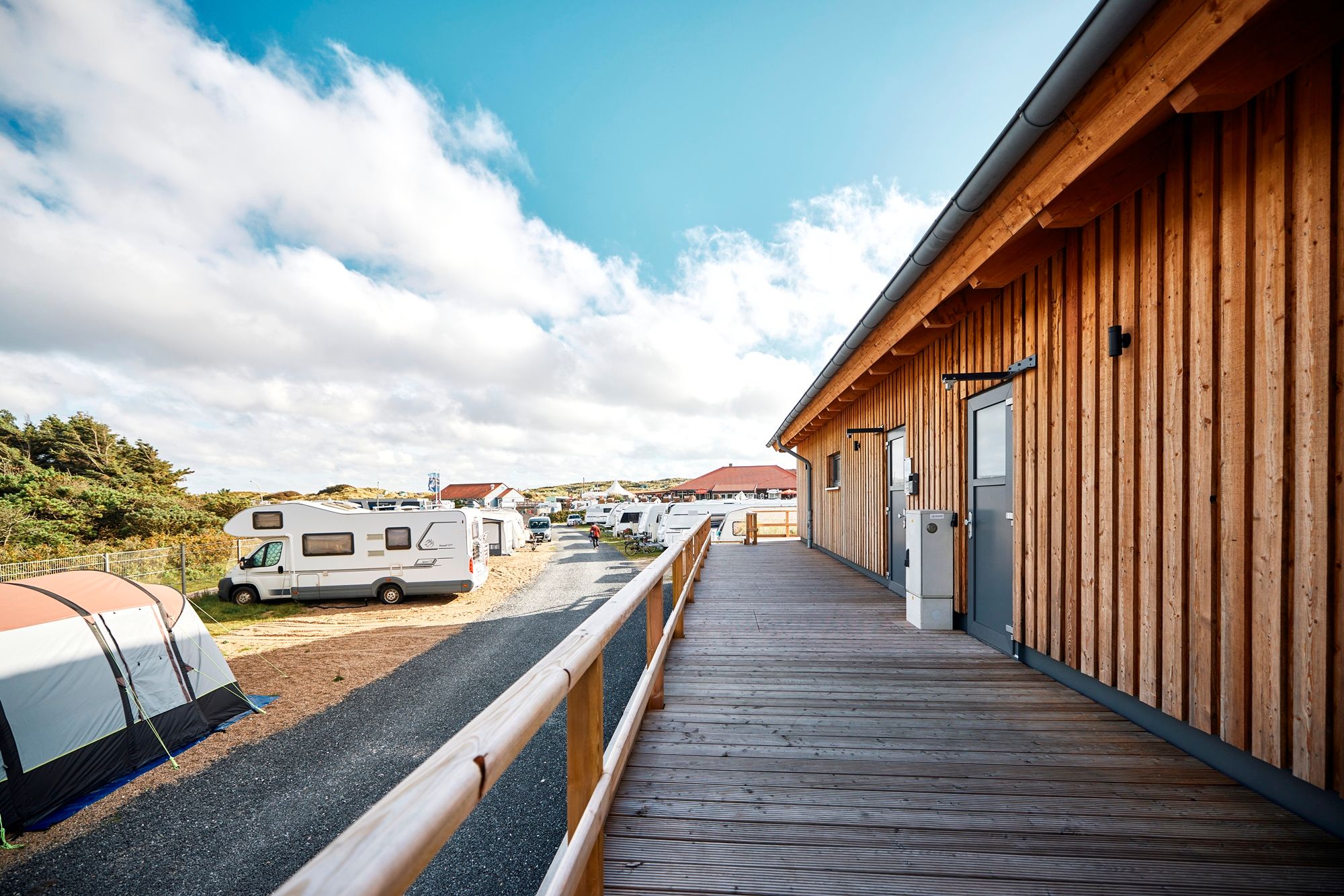 Blick vom Sanitärhaus Nord auf den Campingplatz Westerland