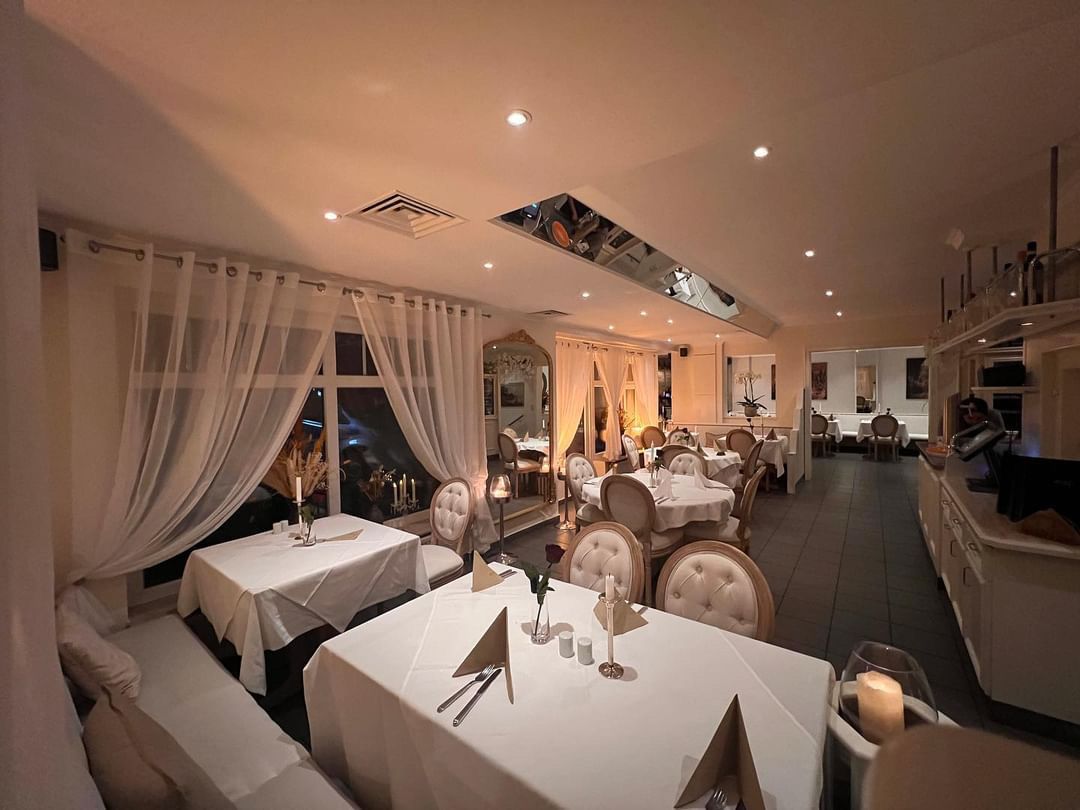 Aram Restaurant innen