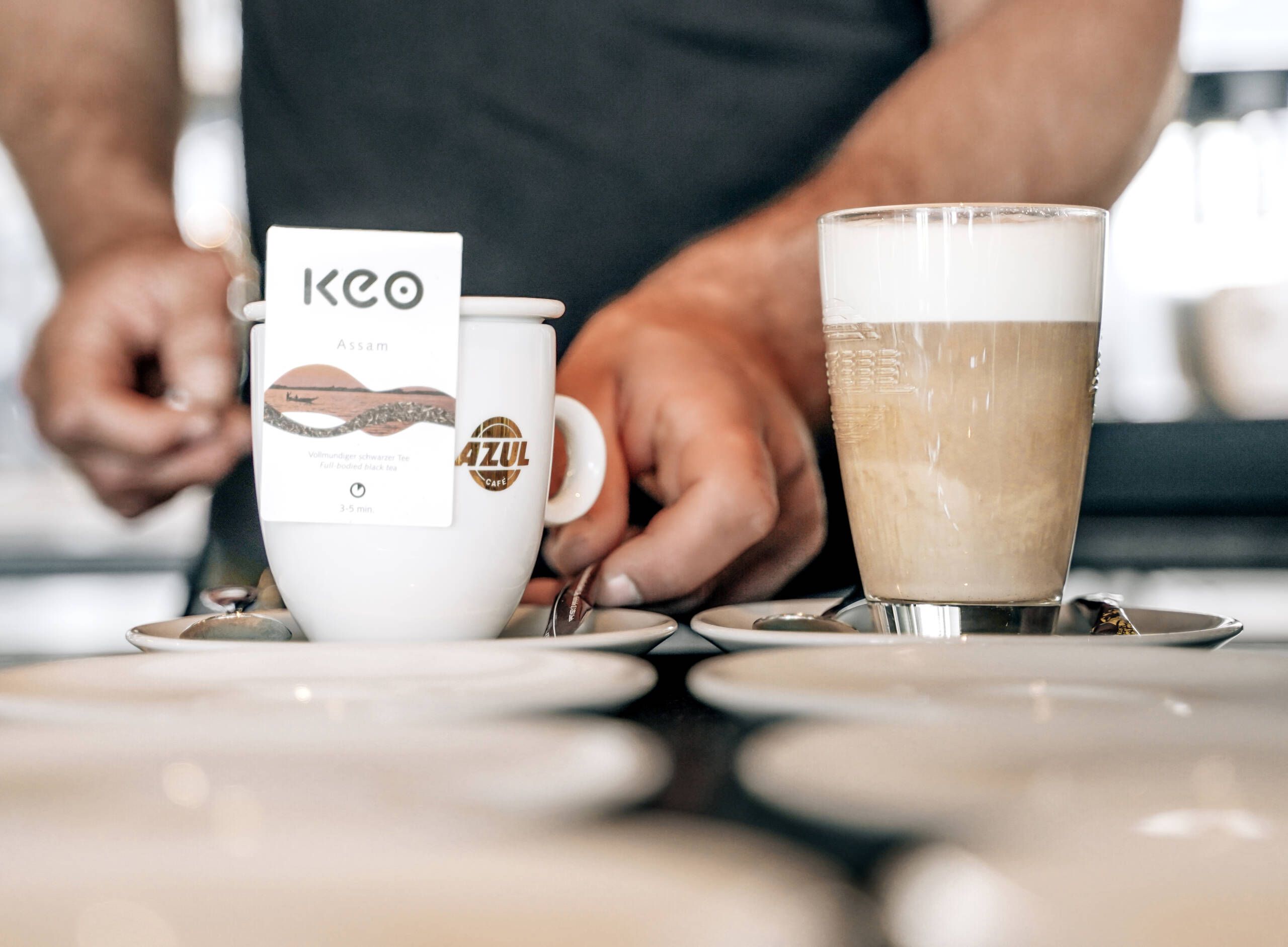 Friends am Strand in Westerland warme Getränke