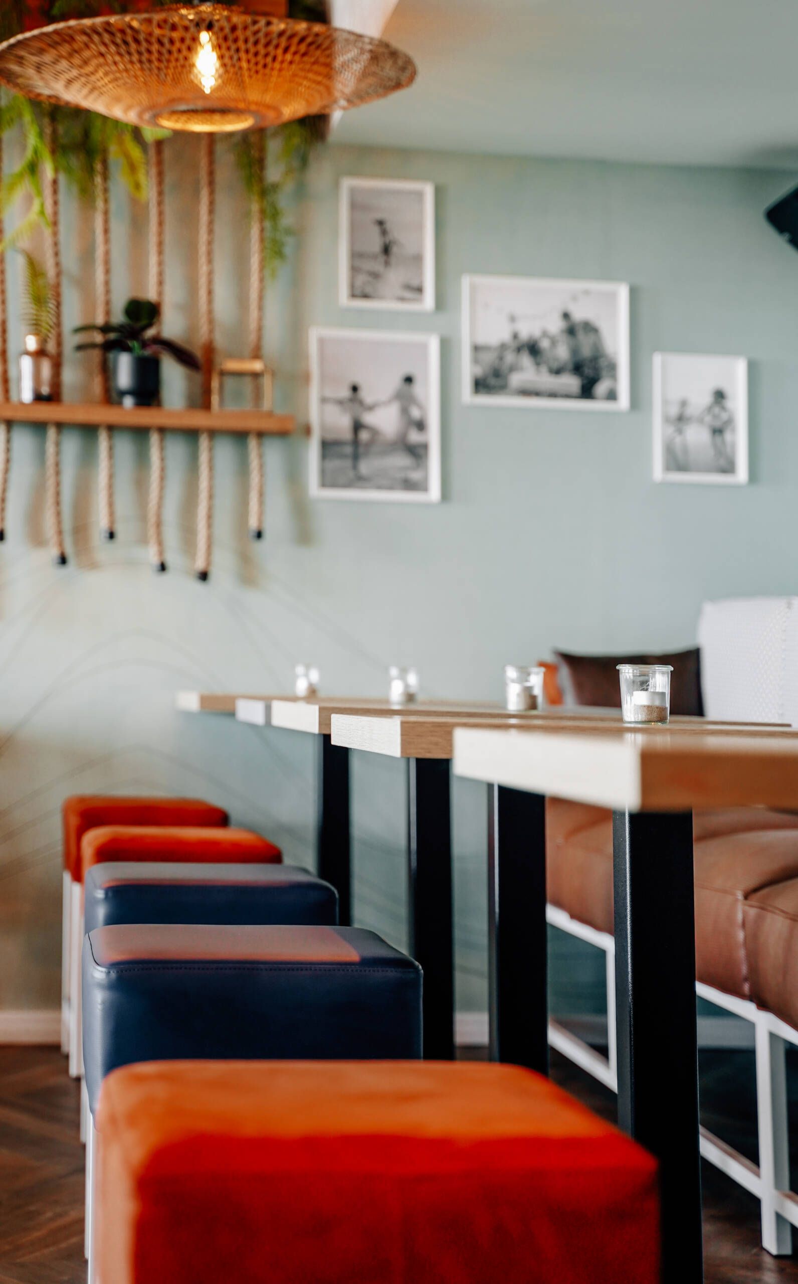 Friends am Strand in Westerland Hochtische mit Sitzmöglichkeiten