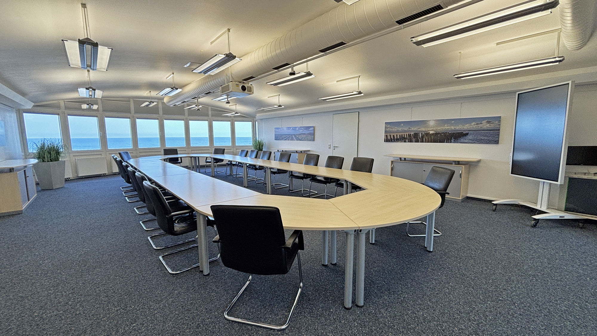 Konferenzraum mit Meerblick im Verwaltungsgebäude des Insel Sylt Tourismus-Service