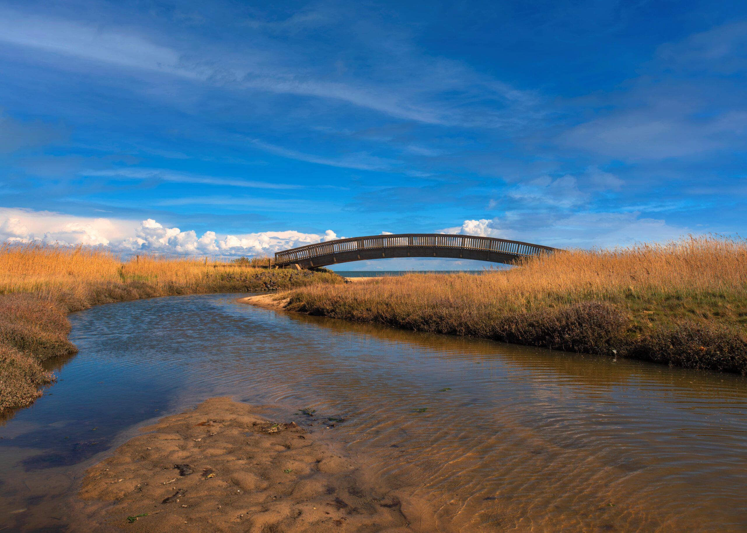 die Lügenbrücke zwischen Munkmarsch und Keitum mit dem Wattenmeerausfläufer davor