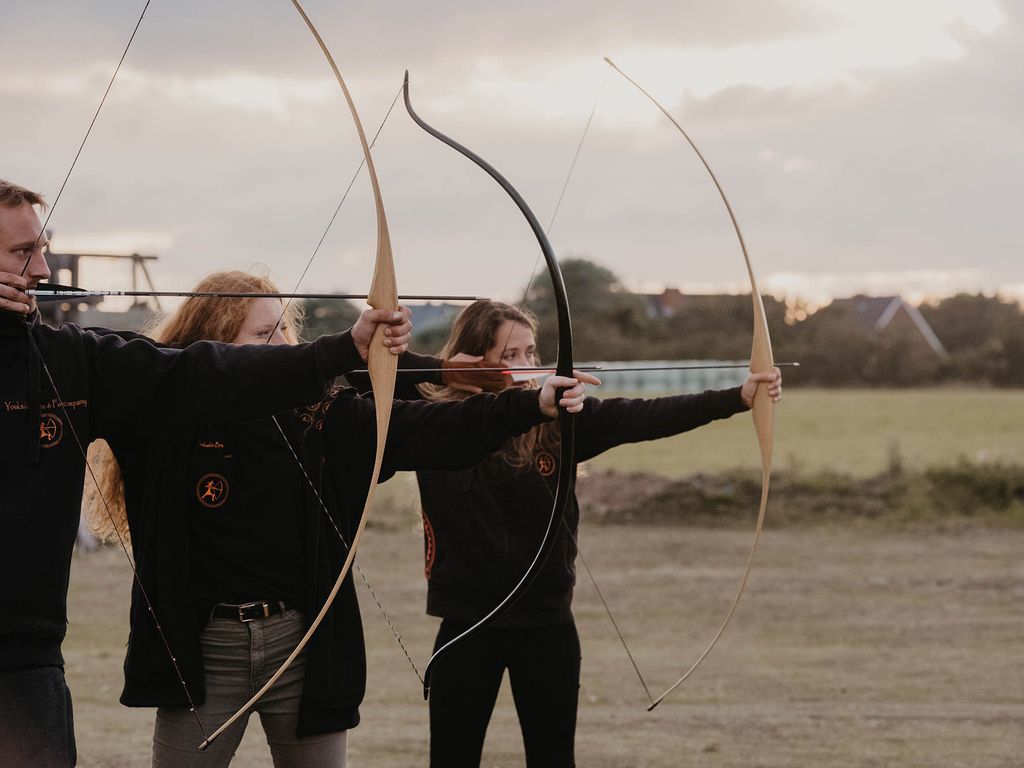 Mitarbeiter des Youksakka Bogenschießen