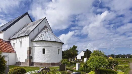 Friedhof vor der Kirche St. Martin zu Morsum