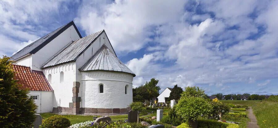 Friedhof vor der Kirche St. Martin zu Morsum
