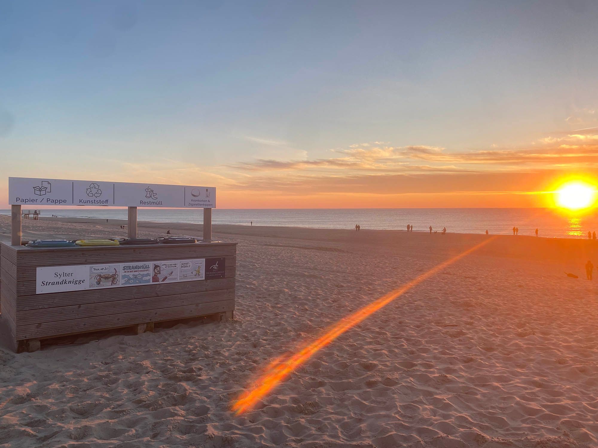 Müllsammelstation am Strand in Westerland