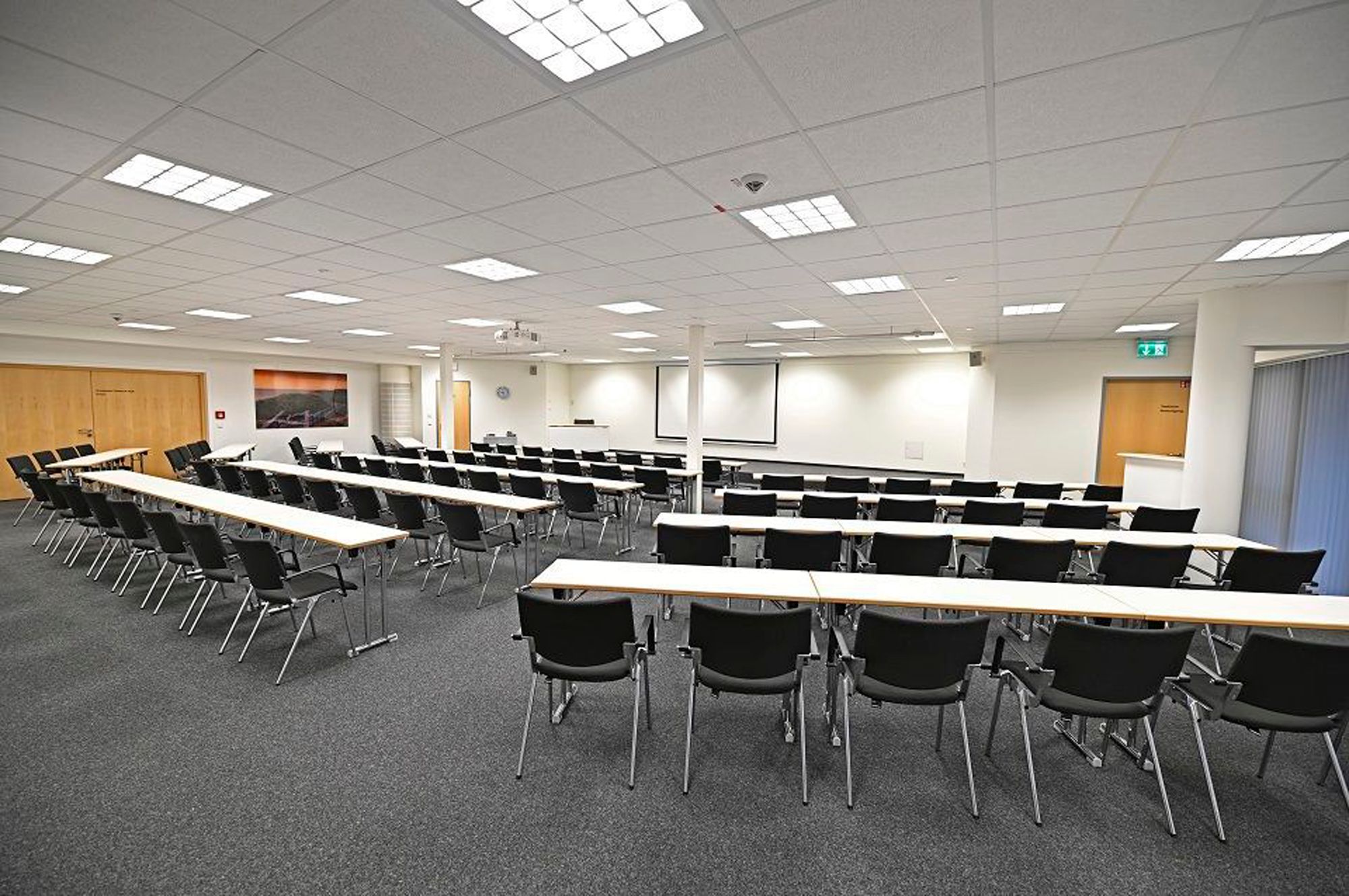 Raum Andreas Dirks in Westerland parlamentarisch bestuhlt