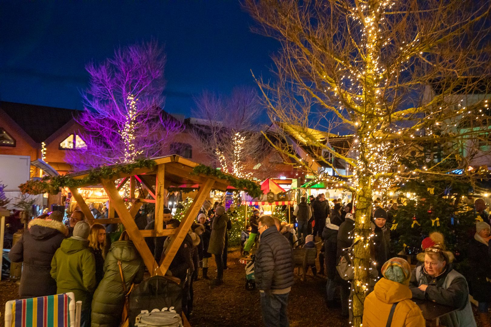 Besucher auf dem Sylter Wintermarkt