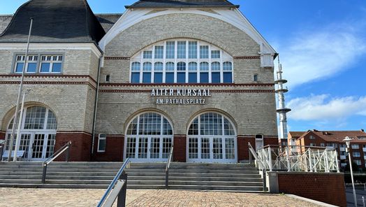 Alter Kursaal am Rathausplatz in Westerland