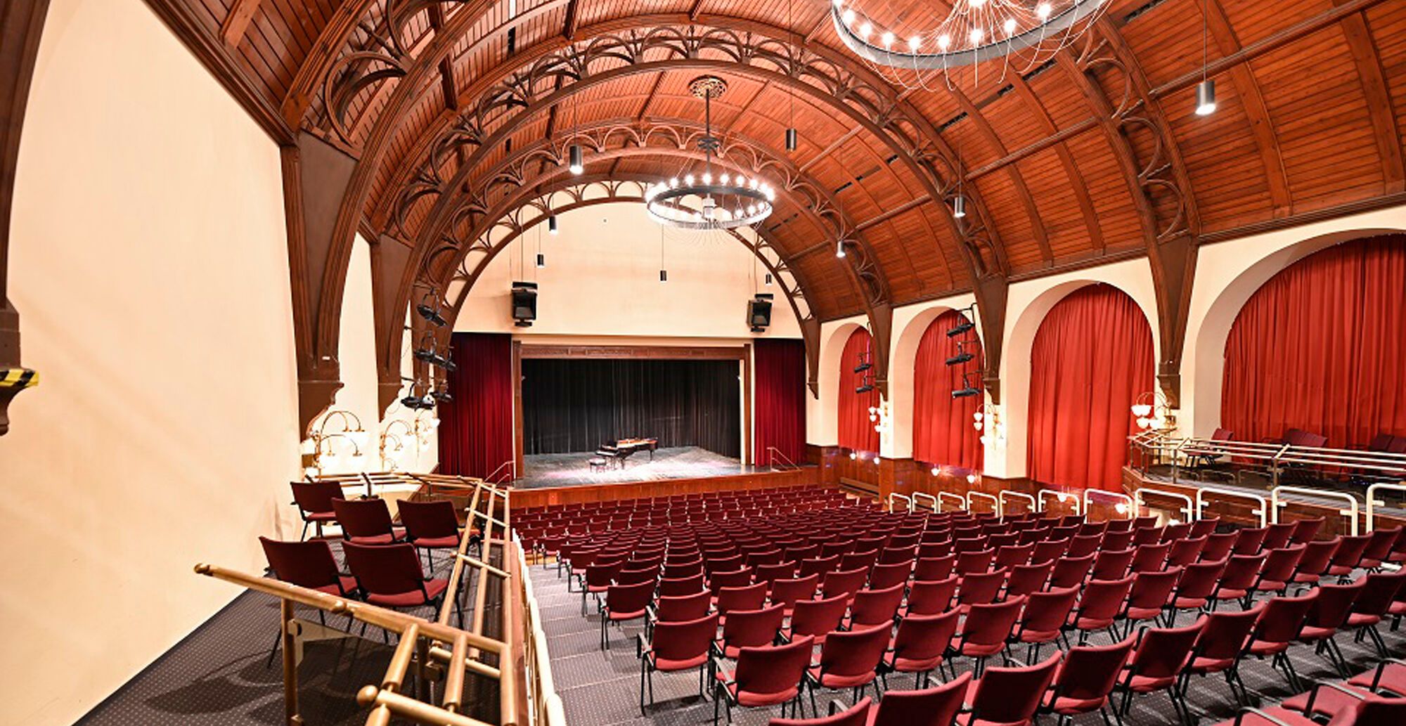 Reihenbestuhlter Alter Kursaal am Rathausplatz in Westerland auf Sylt
