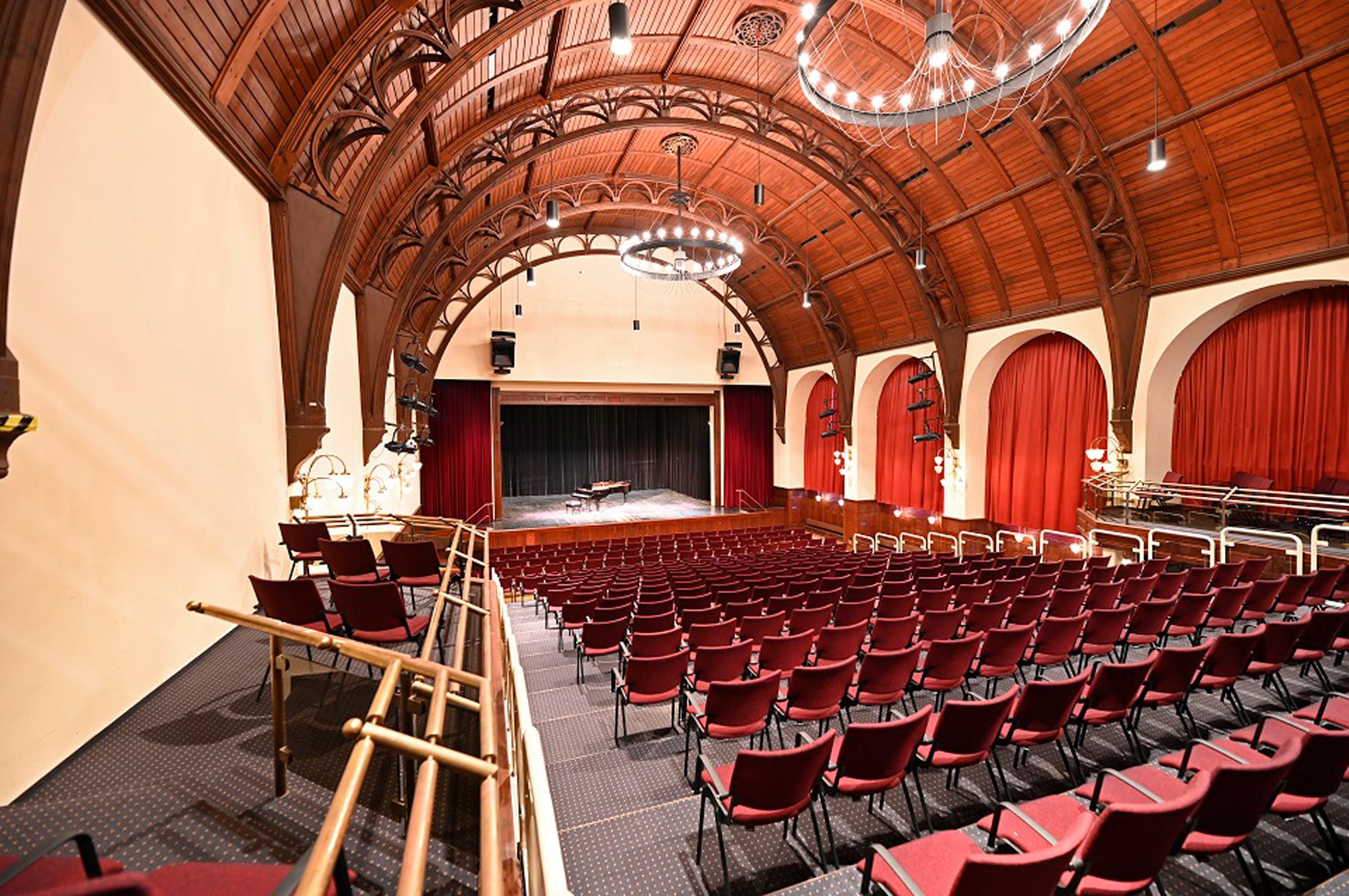 Reihenbestuhlter Alter Kursaal am Rathausplatz in Westerland auf Sylt
