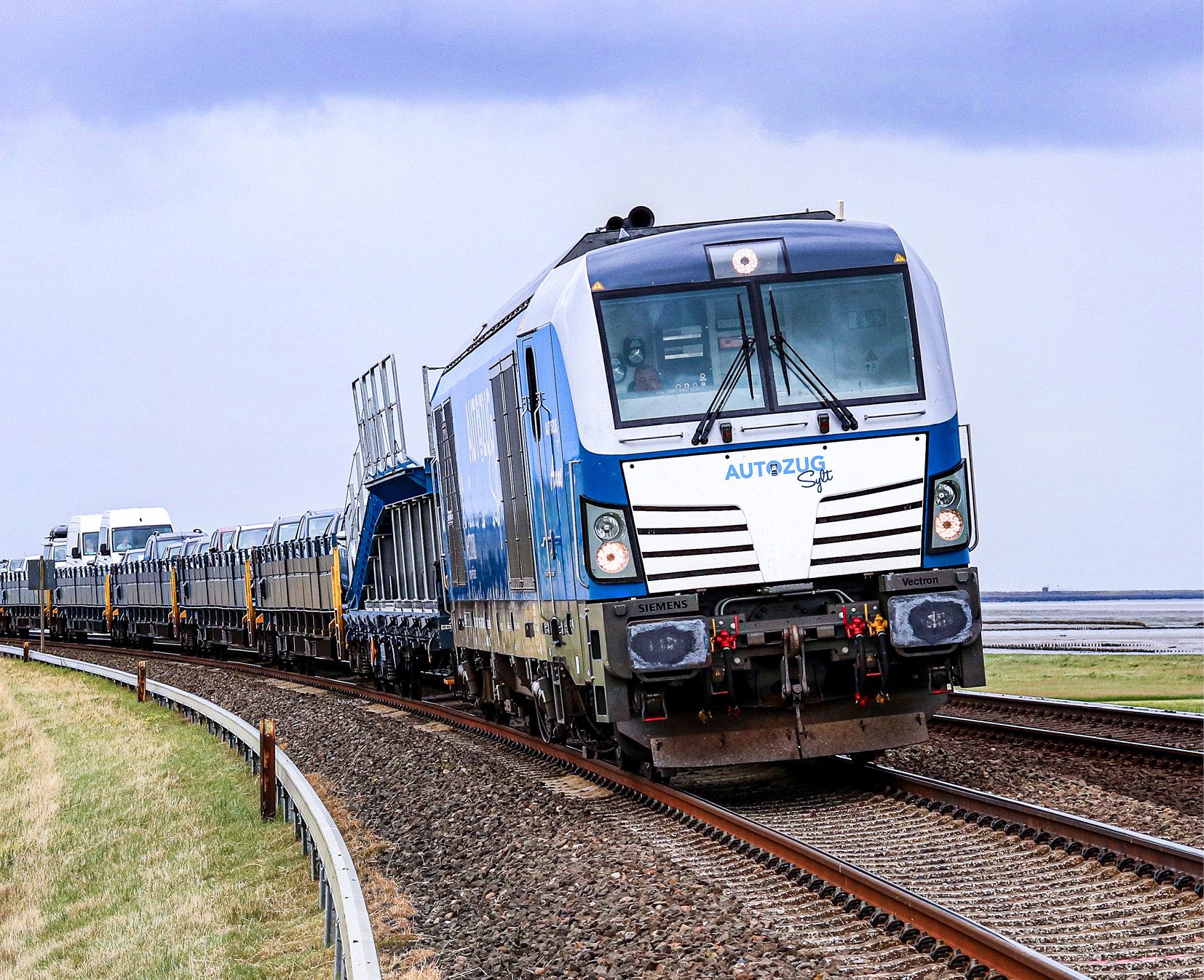 RDC Autozug Sylt auf dem Damm