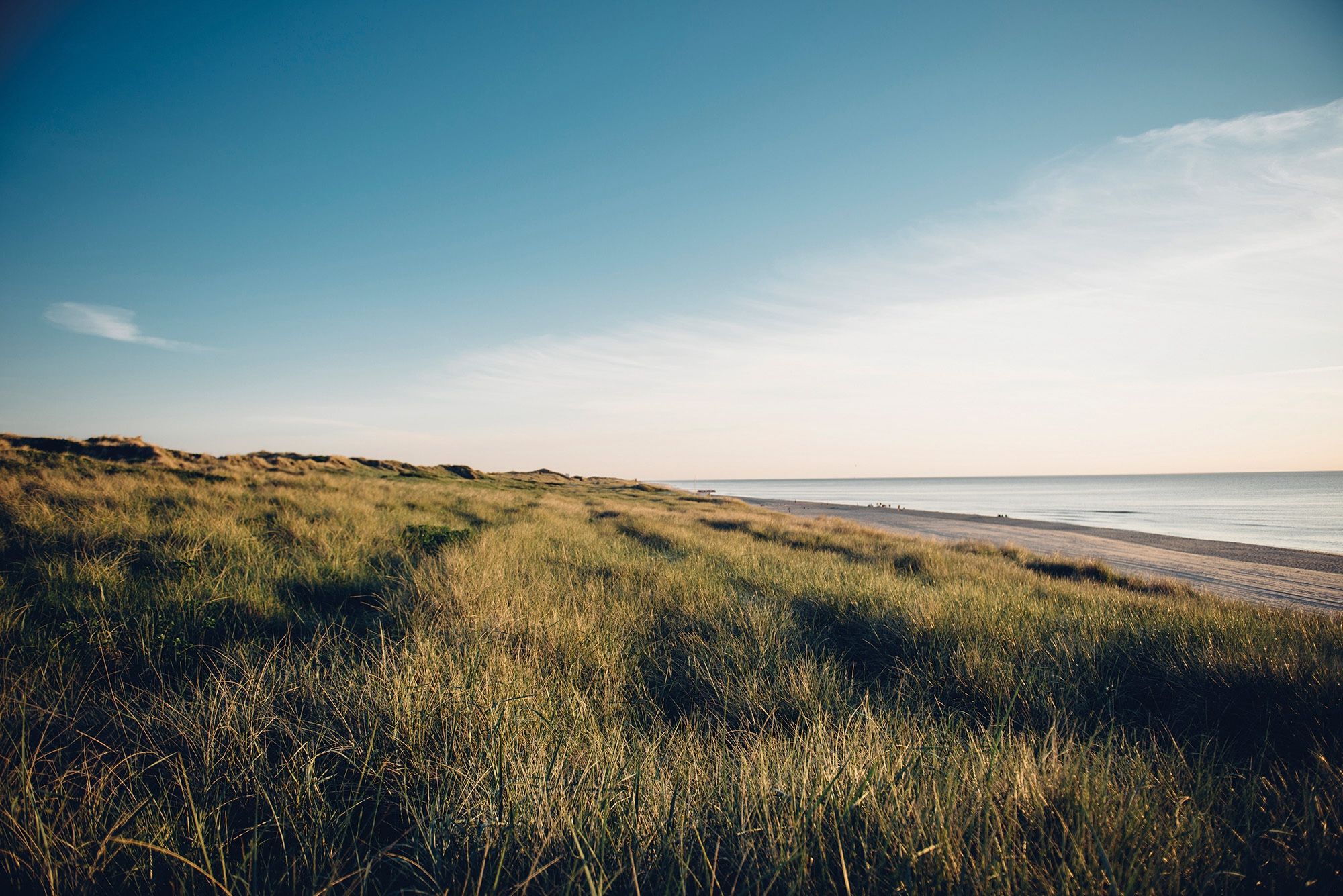 Blick vom Strandübergang über die Düne auf die Nordsee und nach Westerland