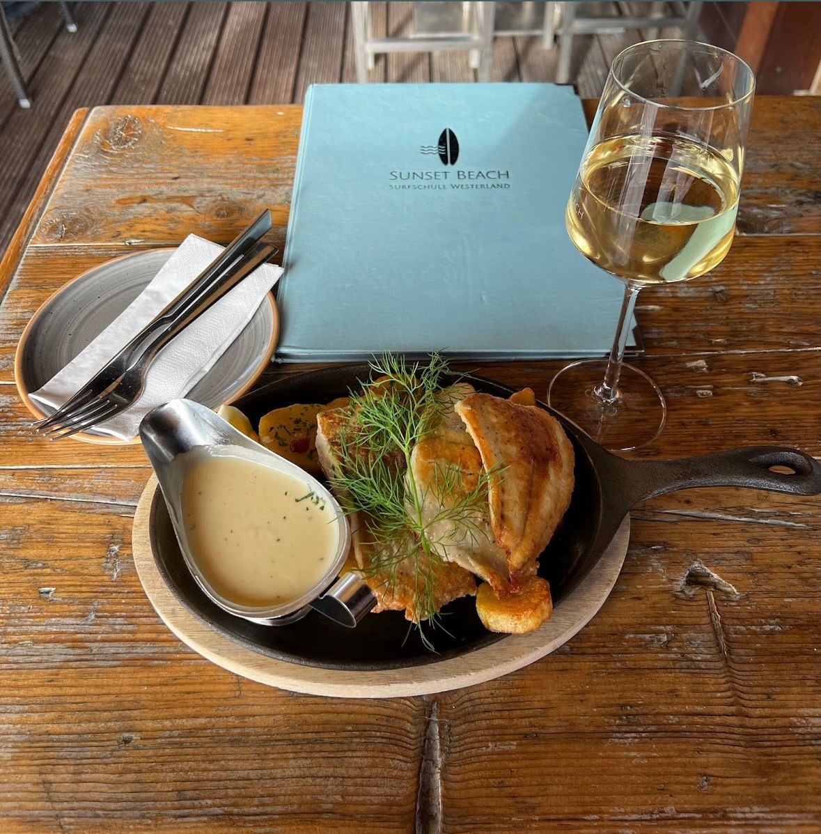 Sunset Beach - Teller mit Essen