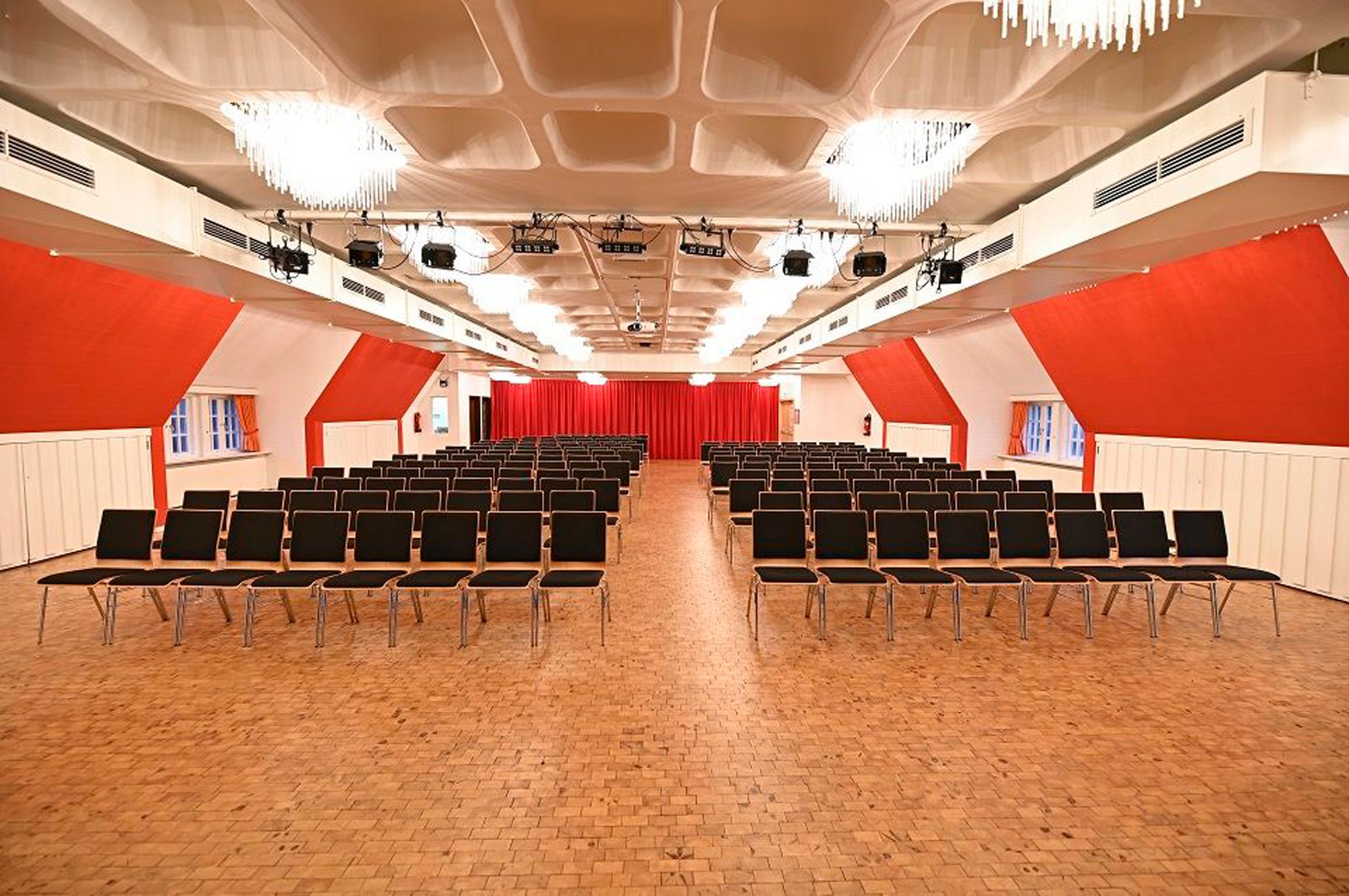Reihenbestuhlung im Kursaal Rantum auf Sylt