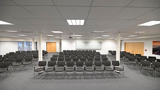 Reihenbestuhlung im Raum Andreas Dirks