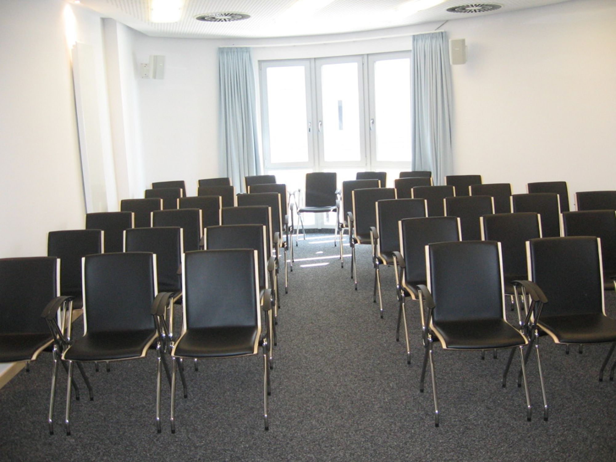 Reihenbestuhlung im Raum Cobra im Congress Centrum Sylt in Westerland