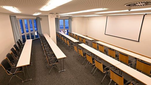 Parlamentarische Bestuhlung im Raum Freya