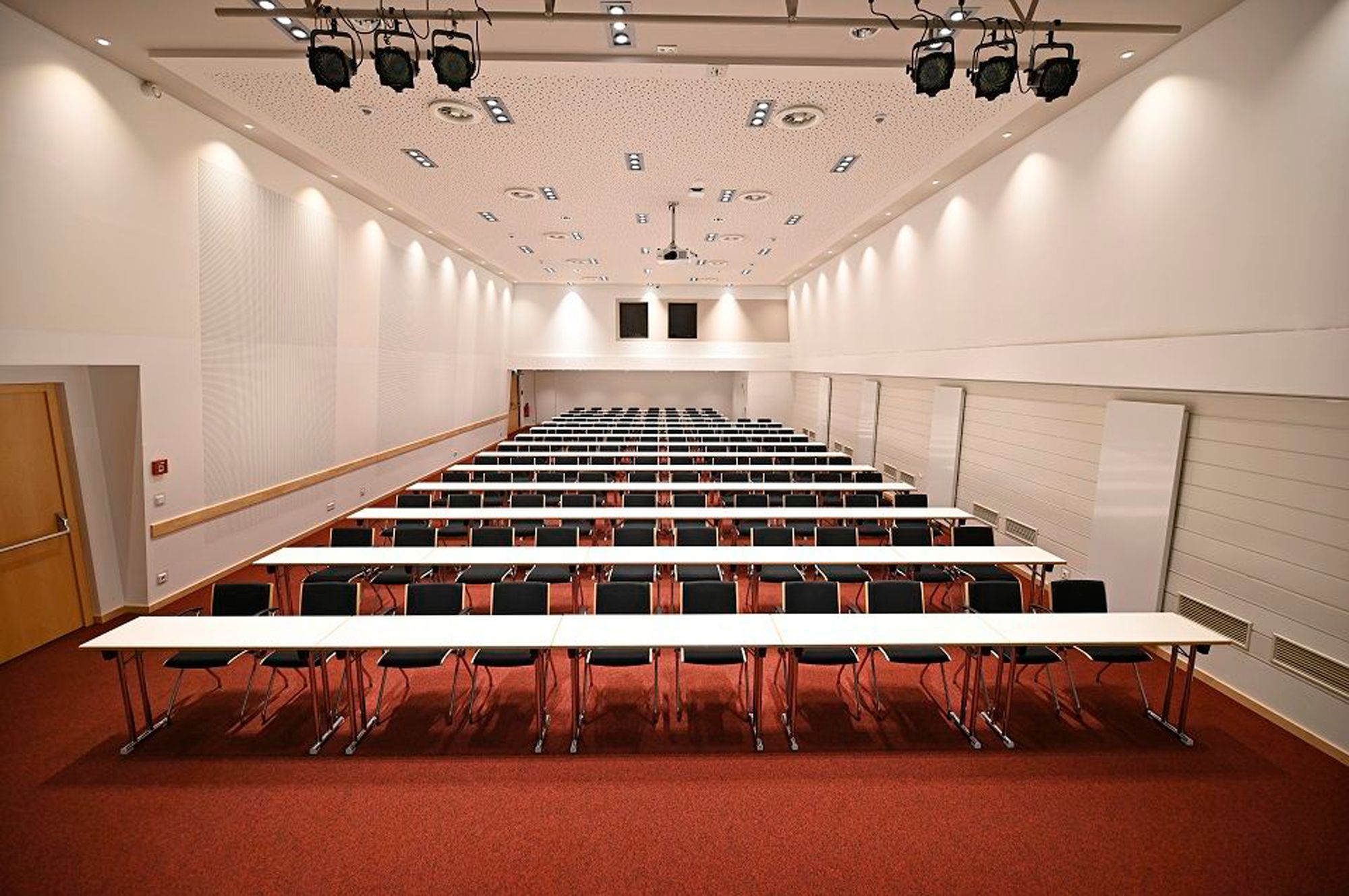 Parlamentarische Bestuhlung im Saal Frisia