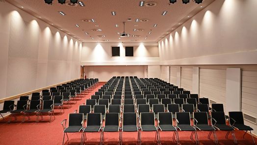 Reihenbestuhlung im Saal Frisia