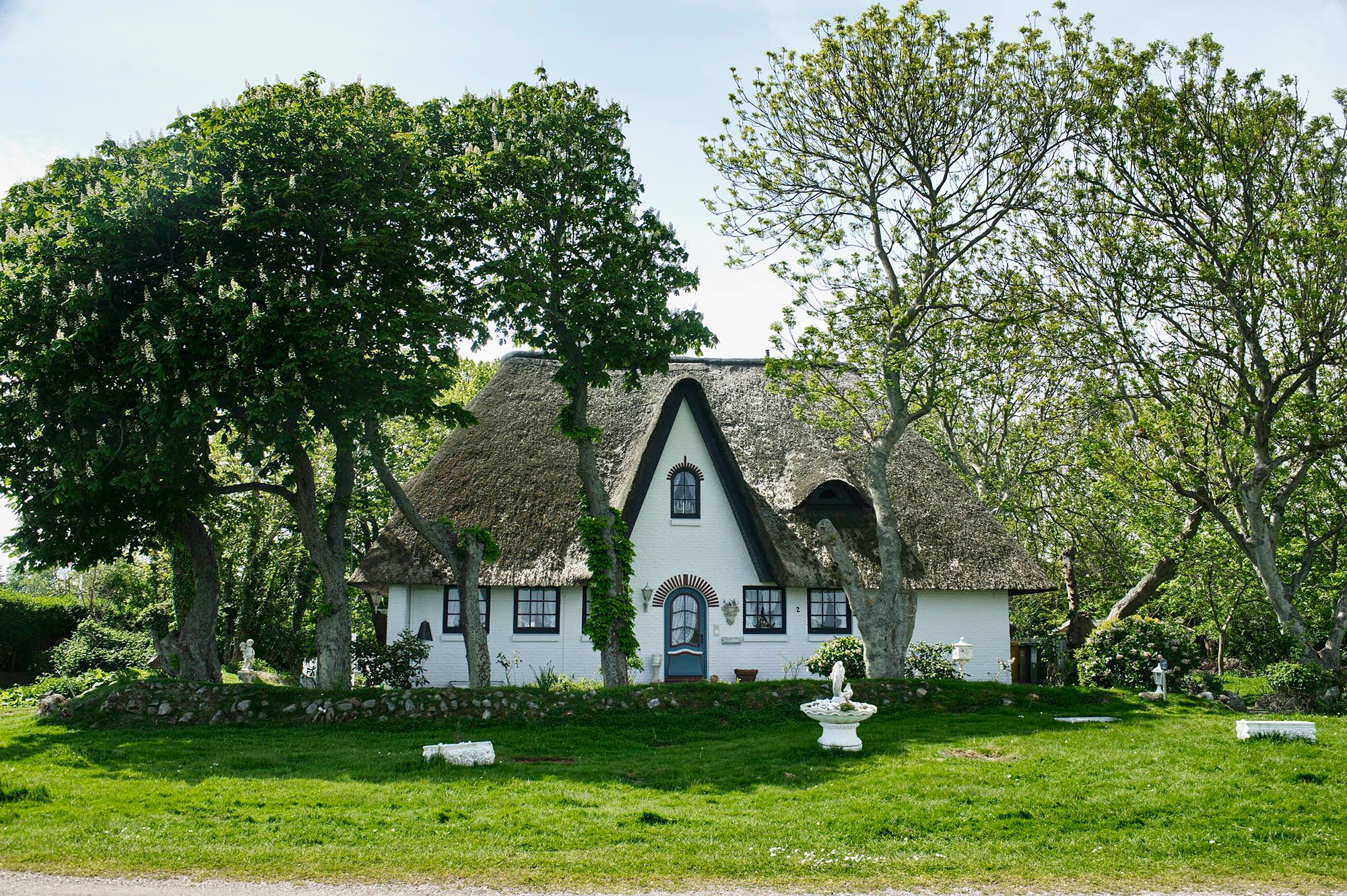 Weißes Reetdachhaus in Archsum