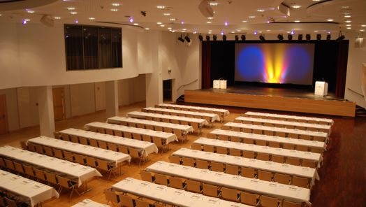 Bankettbestuhlung im Saal Westerland im Congress Centrum Sylt