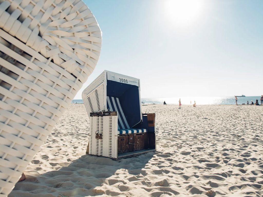 Strandkörbe im Sonnenlicht am Westerländer Nordseestrand