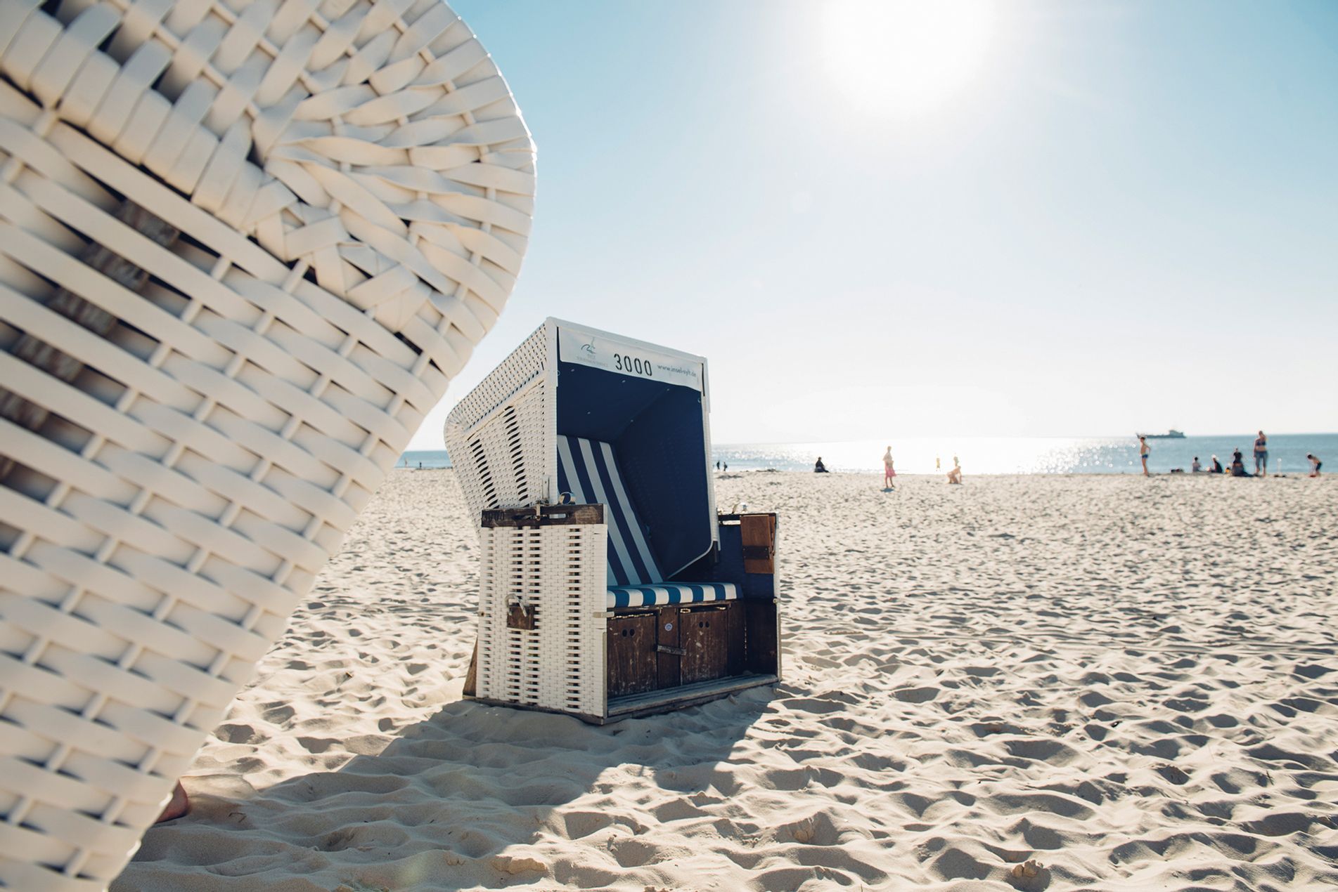 Strandkörbe im Sonnenlicht am Westerländer Nordseestrand