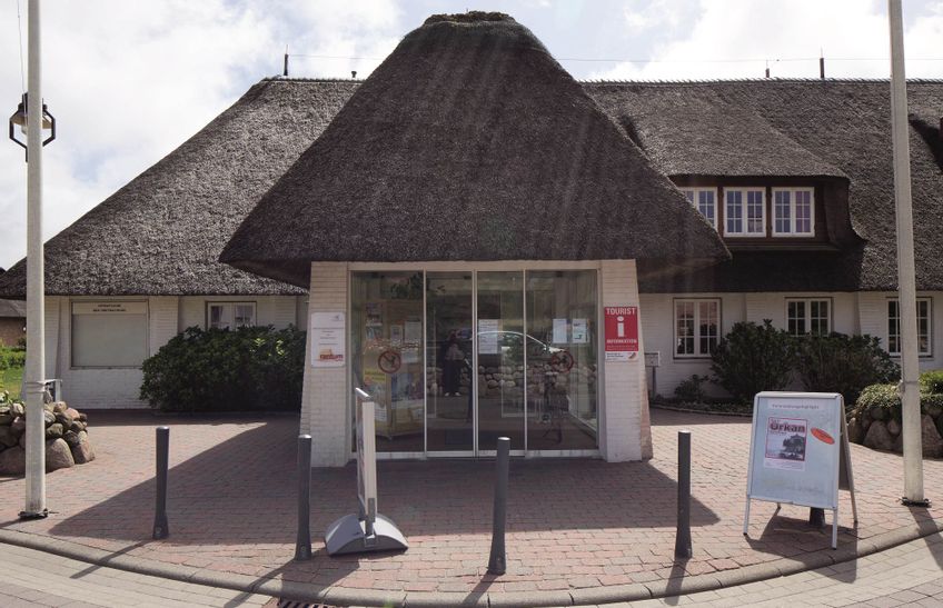Eingang zur Tourist-Information sowie zum Kursaal und Day Spa Rantum