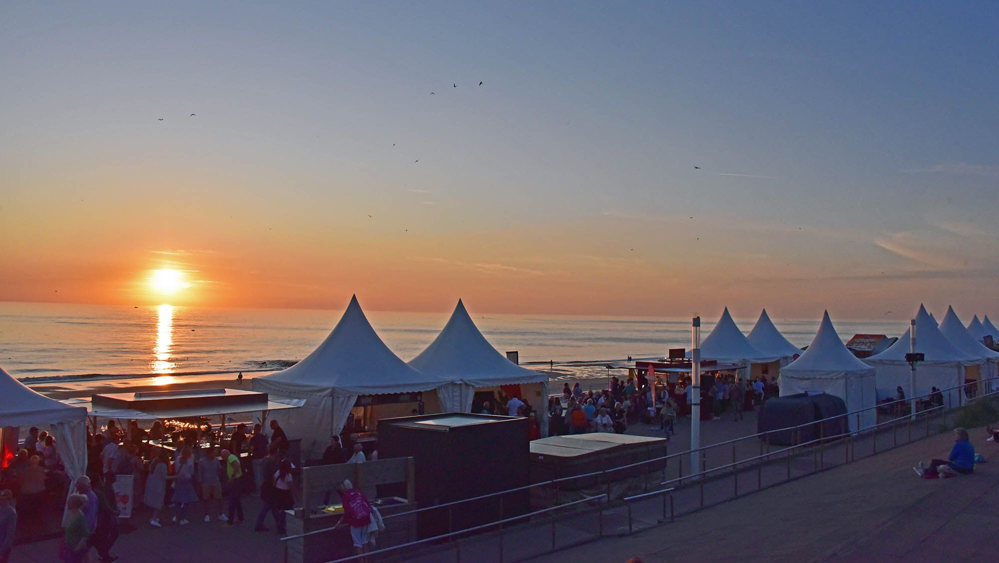 Abendstimmung beim Westerländer Winzerfest auf der Promenade