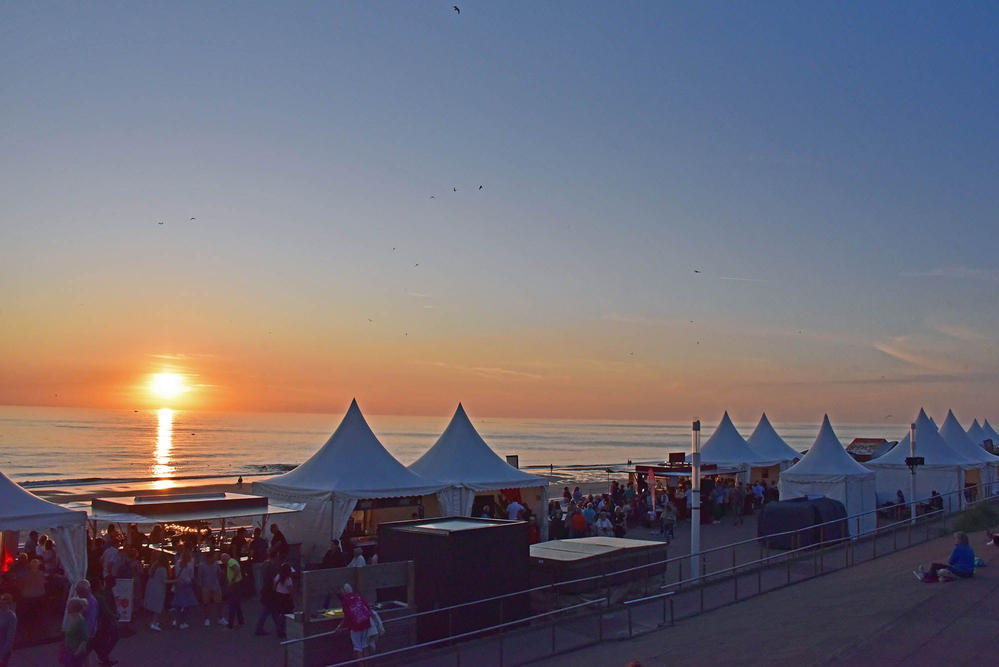 Abendstimmung beim Westerländer Winzerfest auf der Promenade