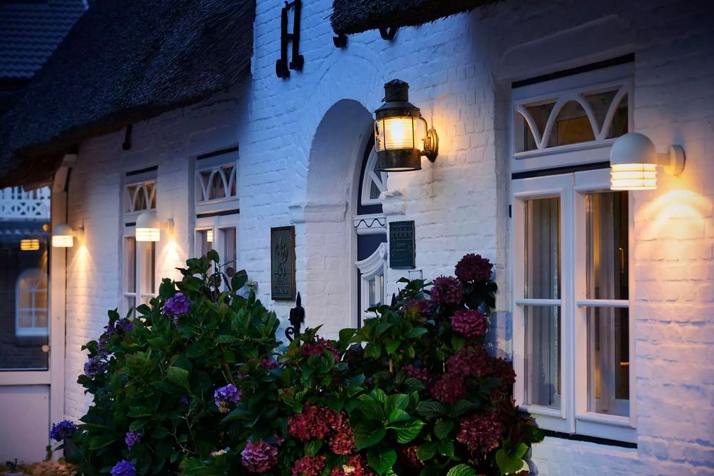 Hotel Stricker außen abends