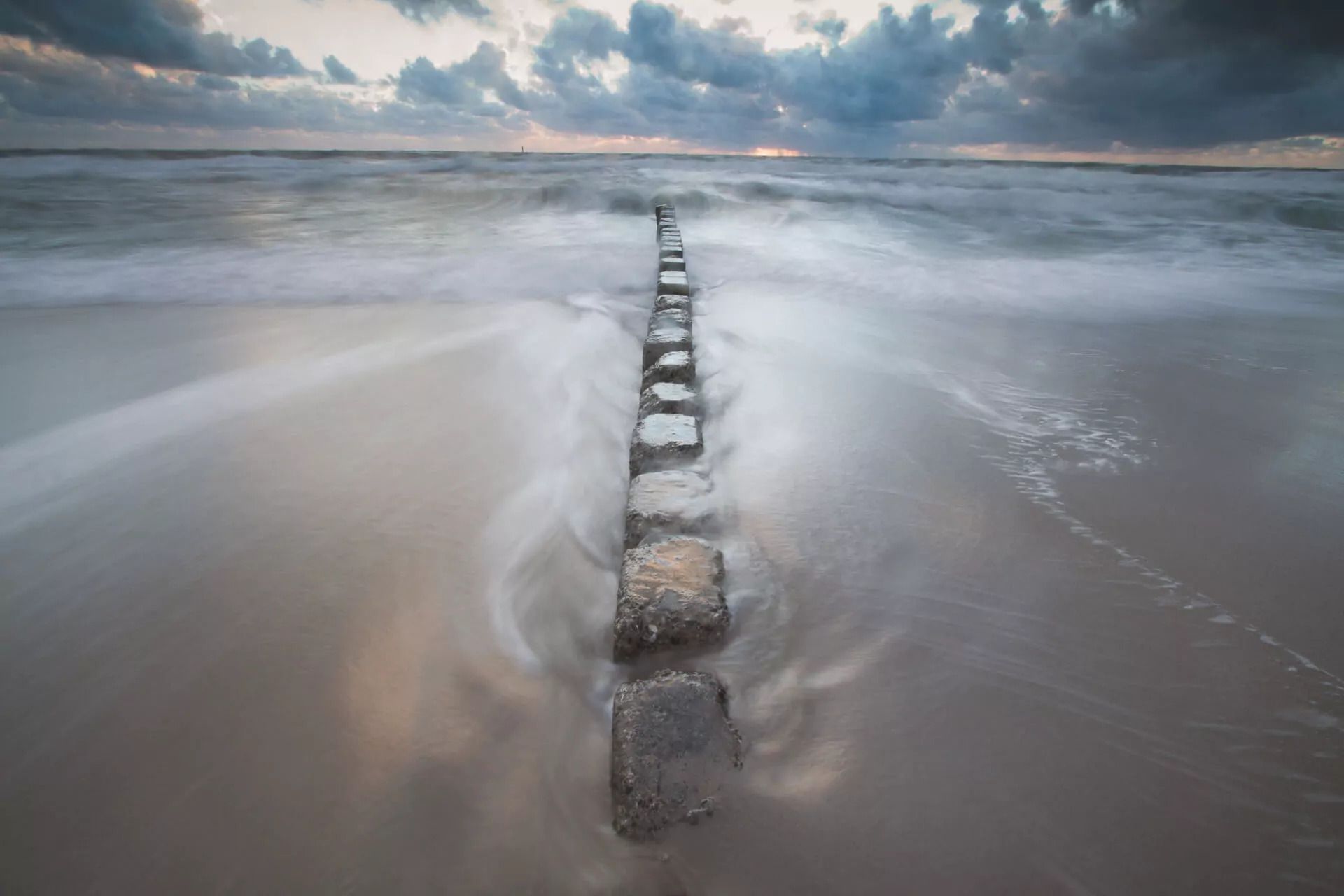 Nordsee Urlaub - Buhnen in der Nordsee