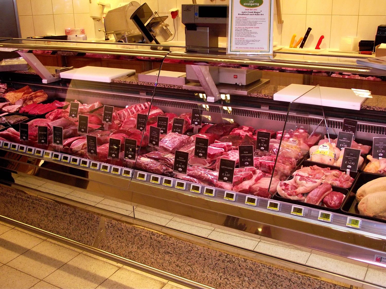 Fleischtheke bei Feinkost Meyer