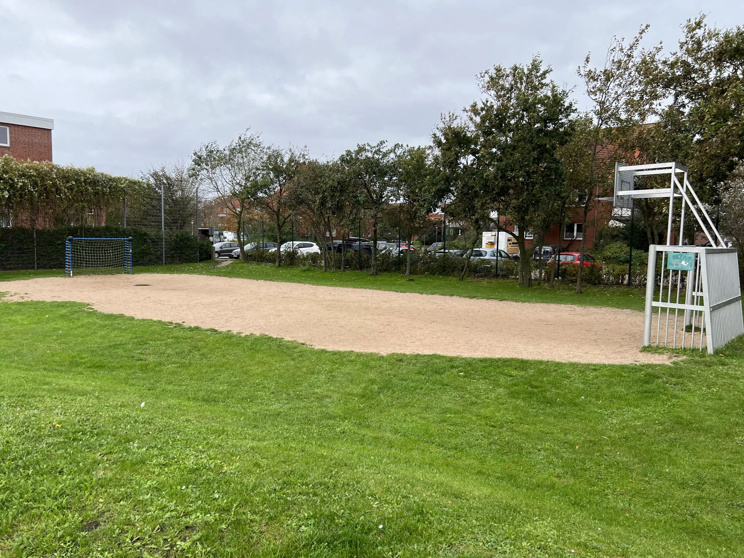 Piratenspielplatz Jap-Peter-Hansen-Wai Basketballkorb Fußballplatz